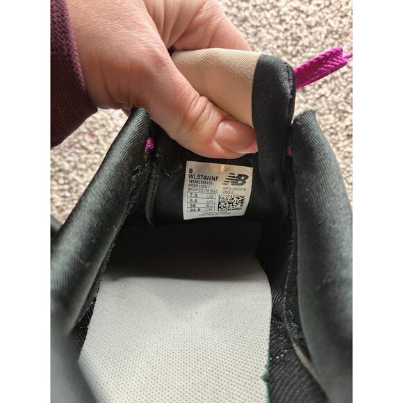 New Balance 574 Women’s Sneakers Metallic Silver Sz 7.5 Trainers Walking Comfort - Picture 6 of 6